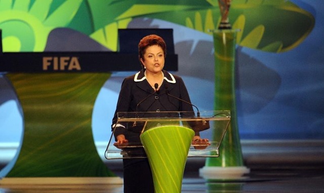 dilma copeira sorteio da copa 2014