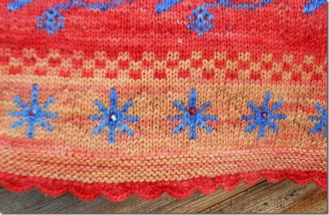 Swedish Heart-Warmer Ausschnitt mit Perlen Swedish Heart-Warmer Ausschnitt mit Perlen