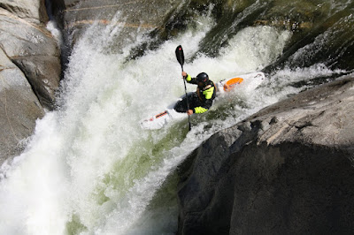 Paddler: Giorgio Codeluppi<br />
River: Dinkey Creek, The Waterfalls
