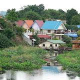 A Konchanaburi, le tourisme prospère. La ville est constituée à 90% dhôtels, restaurants et bars