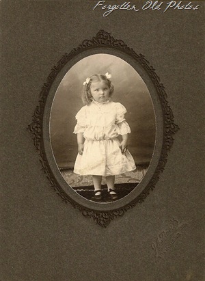 Little girl DL Little girl DL