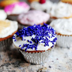 Basic Vanilla Cupcakes with Vanilla Cream Cheese Icing