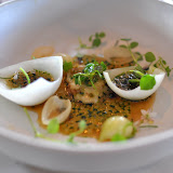 Loignon : caramélisé, en saumure, oignon de Laeso, bouillon doignon, fromage fondu et tapioca.