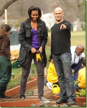 Michelle-Obama-in-the-White-House-Garden kass_8_1