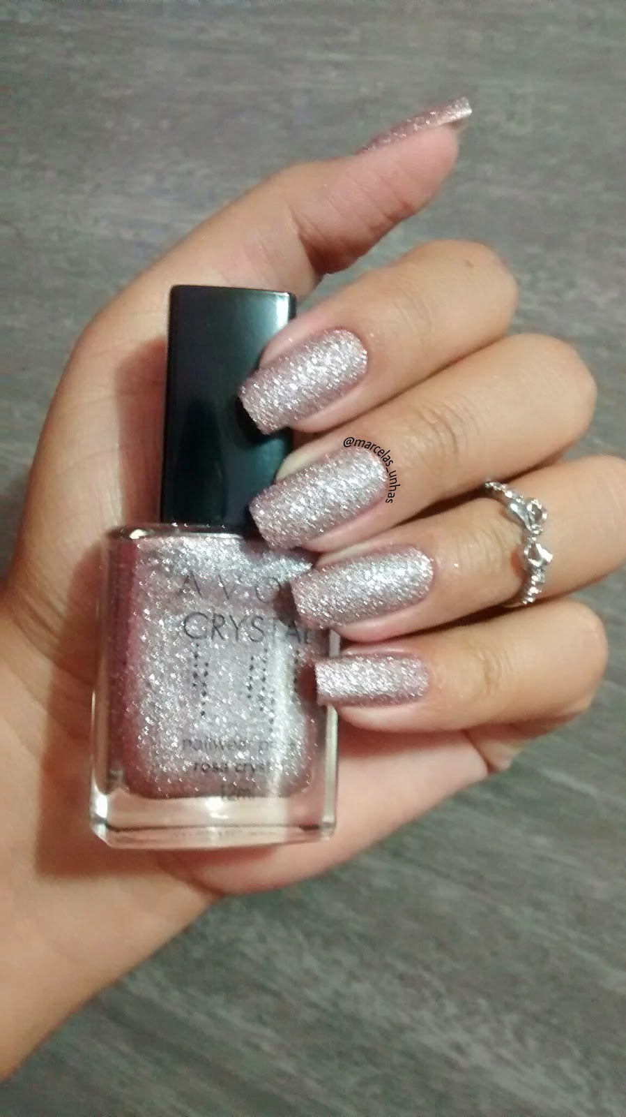 Nova moda para unhas é pintar uma de cada cor. Você usaria? - Viva