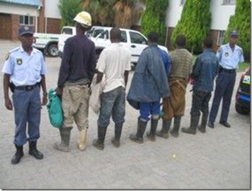 [ILLEGAL%2520GOLD%2520MINERS%2520ARRESTED%2520ODENDAALSRUST%255B7%255D.jpg]