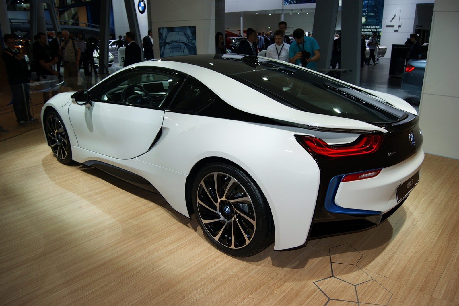 [Image: BMW-i8-1%25255B2%25255D.jpg]