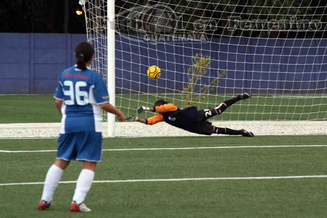 [disparo%2520de%2520gloria%2520aguilar%2520de%2520mata%2520unifut%2520el%25205to%255B3%255D.jpg]