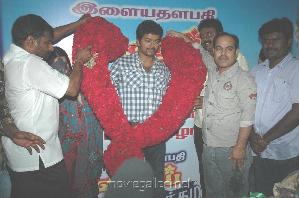 [vijay37%2520th%2520birthday4%255B6%255D.jpg]