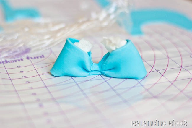 [How%2520to%2520make%2520a%2520fondant%2520or%2520gum%2520paste%2520bow%2520by%2520Balancing%2520Bites%2520%25288%2520of%252023%2529%255B3%255D.jpg]
