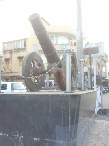 Cannon Near Tophkhana Masjid