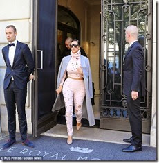 1412162295160_Image_galleryImage_Kim_Kardashian_leaving_he 1412162295160_Image_galleryImage_Kim_Kardashian_leaving_he