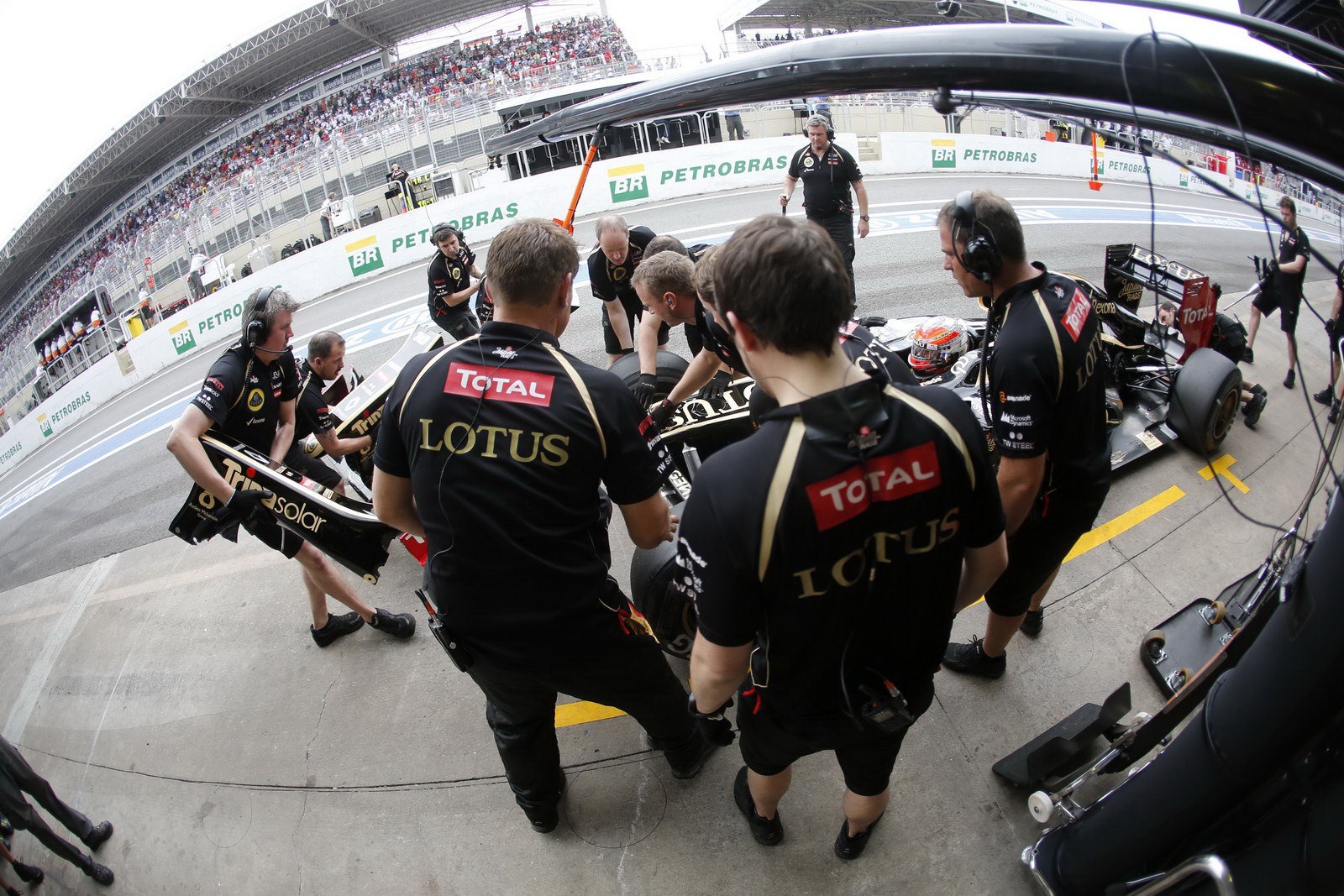 [F1-Brazil-Lotus-Grosjean-1%255B2%255D.jpg]