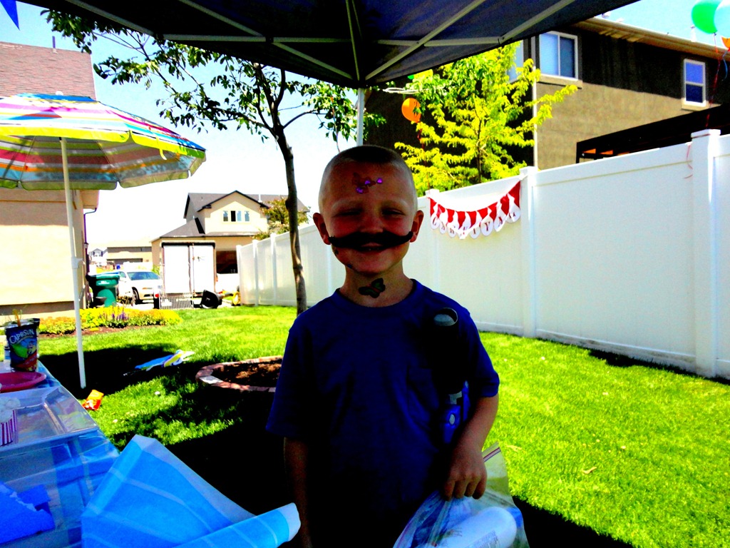 [boys%2520b%2520day%2520party%25202011%2520075%2520jpg%255B3%255D.jpg]