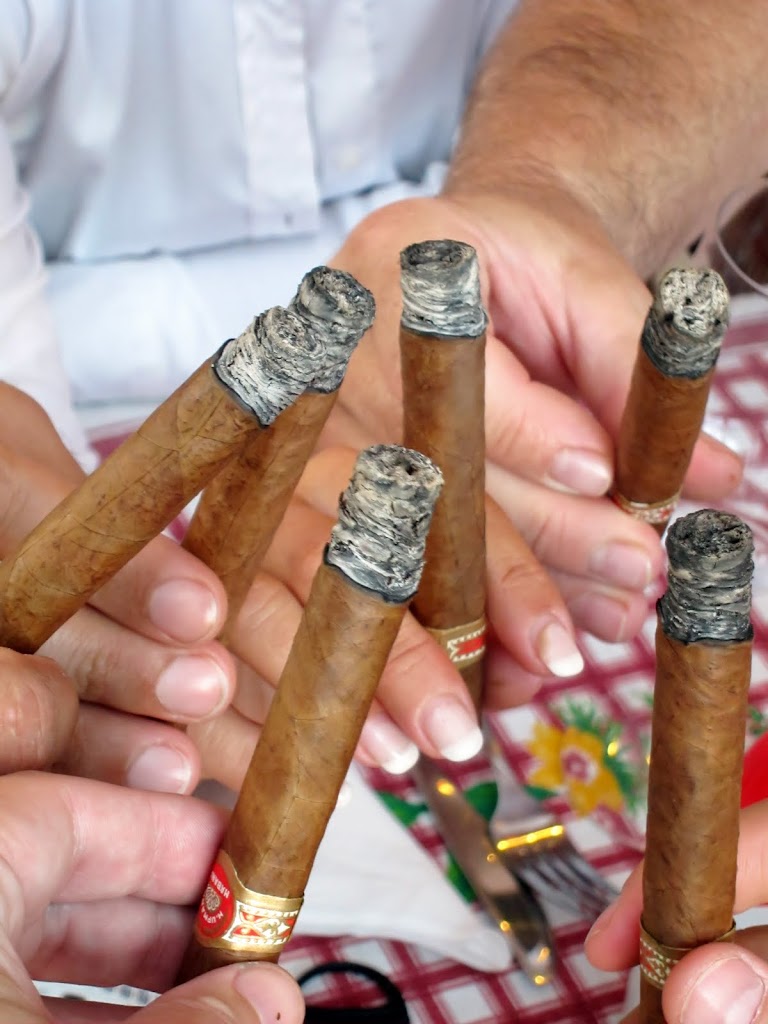H. Upmann, cigar večera i vintage cigare | Vinska priča