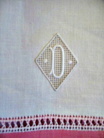 [Sara%2520%252311a%2520Monogram%2520close%2520up%2520%255B640x480%255D%255B10%255D.jpg]