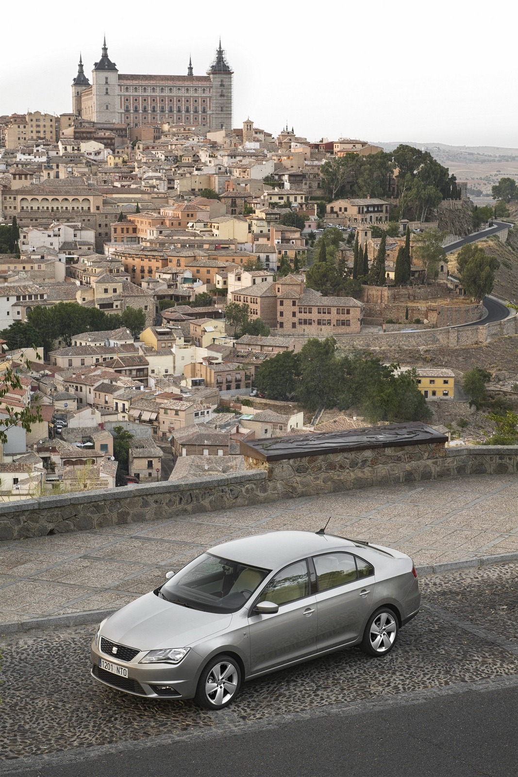 [2013-Seat-Toledo-Sedan-77%255B2%255D.jpg]