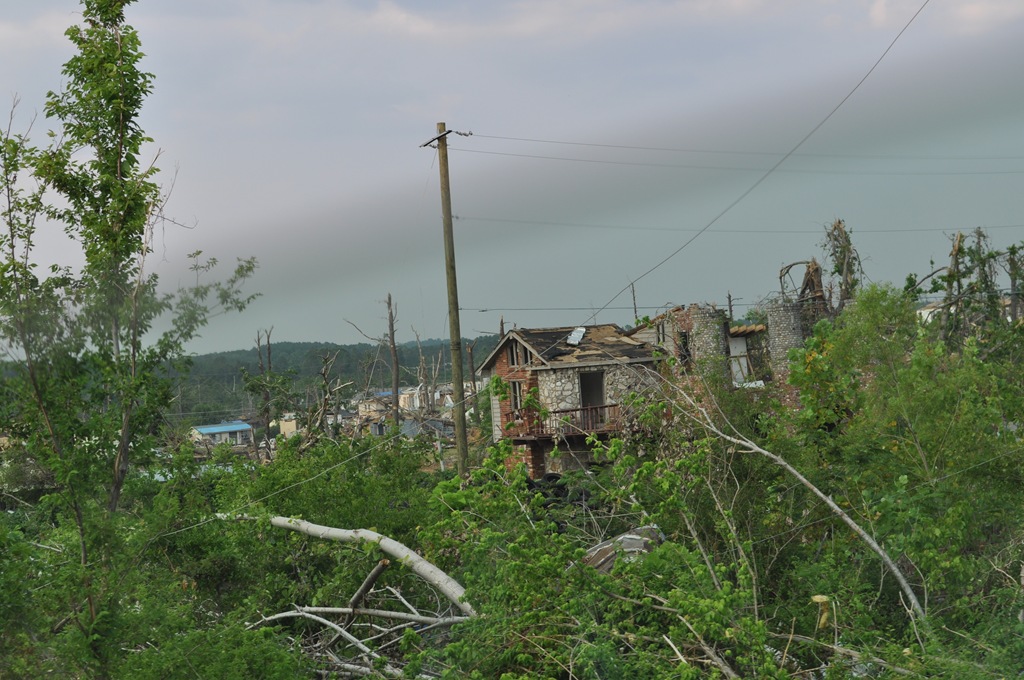 [06-08-11-tornado-damage-in-Birmingha%255B9%255D.jpg]