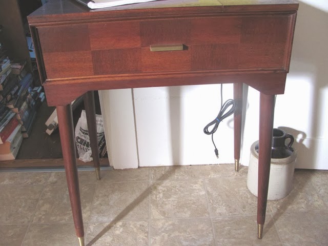 [Robins%2520328%2520singer%2520sewing%2520machine%2520front%2520of%2520cab.%2520cleaned%2520up%255B3%255D.jpg]