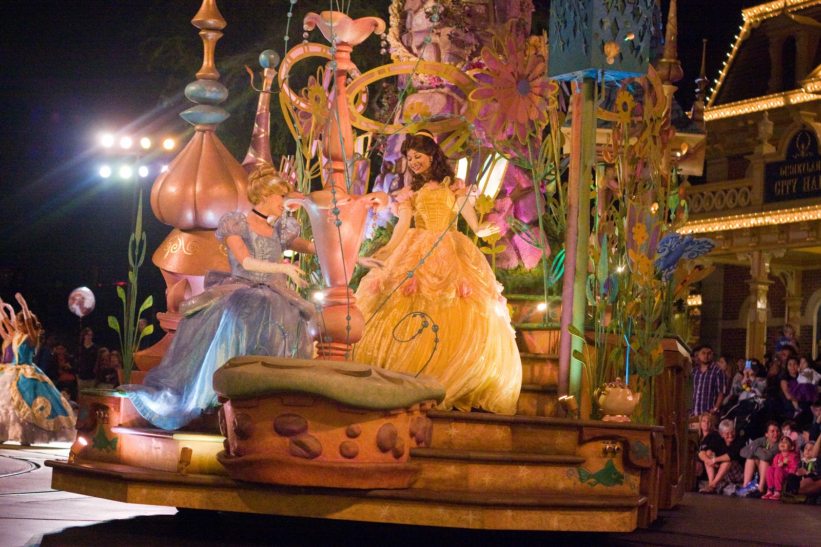 [soundtastic%2520parade%2520cinderella%2520and%2520belle%255B4%255D.jpg]