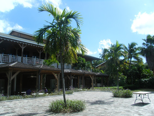 This huge plaza was populated with local vendors when I was there. However, just think of its possibilities: organized wedding weekend activities, steel pan drum lessons, or dance classes.