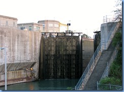 8061 Welland Canals Pwy - St. Catharines - Welland Canal Lock 4 - lock gates opening 8061 Welland Canals Pwy - St. Catharines - Welland Canal Lock 4 - lock gates opening