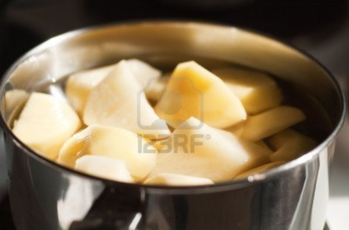 [4710435-peeled-and-chopped-potatoes-in-a-metal-pan%255B4%255D.jpg]