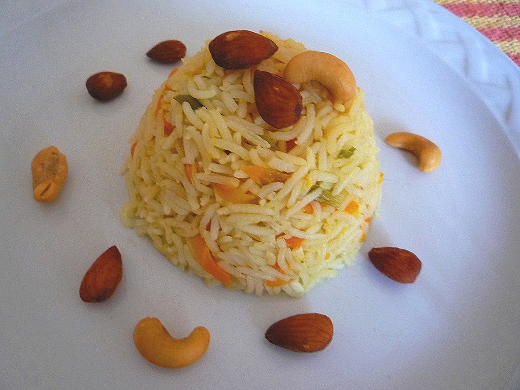 [S%25C3%25ADrvelo%2520con%2520nueces%2520de%2520la%2520India%2520y%2520almendras%2520tostadas%255B6%255D.jpg]