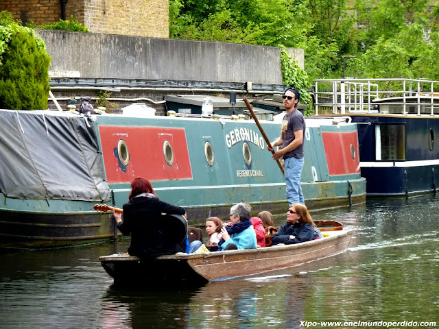 bote-cantante-regent's-canal-londres.JPG