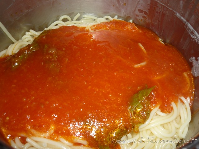 [Spaghetti-al-sugo-di-pomodoro-e-basi%255B9%255D.jpg]