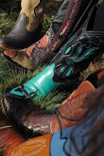 [glamp.boots3.jpg]