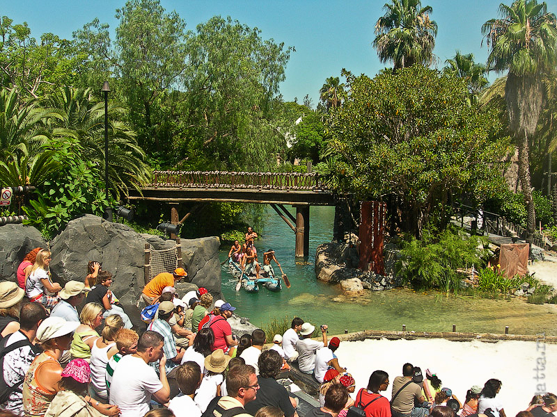 14. Aloha Polynesia. Порт Авентура. Port Aventura. Salou. Costa Dorada. Spain. К ним, на каноэ присоединяются парни. 14. Aloha Polynesia. Порт Авентура. Port Aventura. Salou. Costa Dorada. Spain. К ним, на каноэ присоединяются парни.