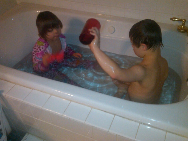 [Annikah%2520bath%2520with%2520Xander%255B3%255D.jpg]