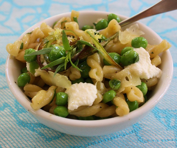 [pasta%252C%2520fresh%2520peas%252C%2520garlic%2520scapes%252C%2520ricotta%252C%2520tarragon%252C%2520lemon%2520zest%252C%2520sprout%2520creek%2520toussaint%2520cheese%255B4%255D.jpg]