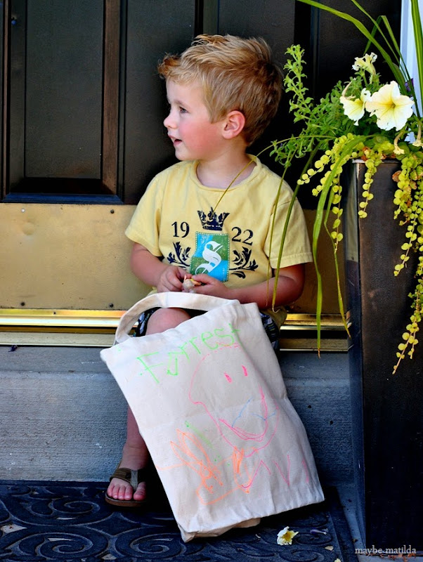 Make an easy, no-sew personalized tote bag for your little one to carry to preschool!