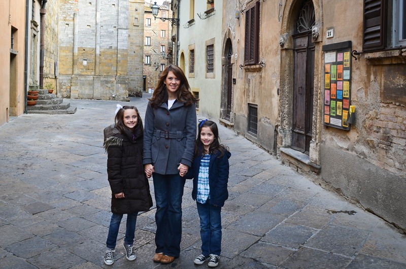 [Volterra%2520Lisa%2520Megan%2520Emily%255B3%255D.jpg]