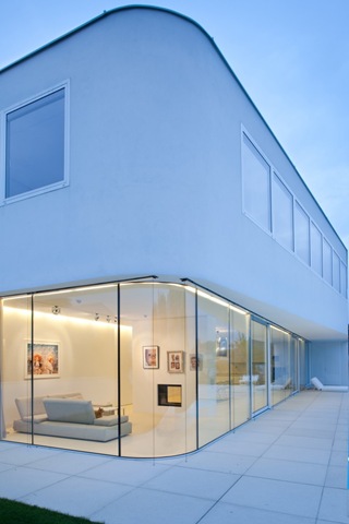 [muros-de-vidrio-casa-minimalista%255B6%255D.jpg]