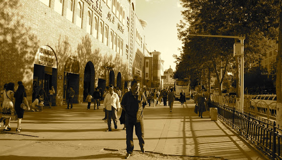 Urumqi - Foule près grand bazaar
