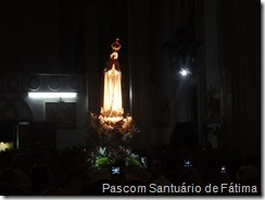 Procissão dentro da igreja Procissão dentro da igreja
