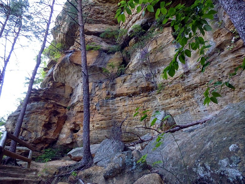 [18f---Balance-Rock--along-the-cliff-.jpg]