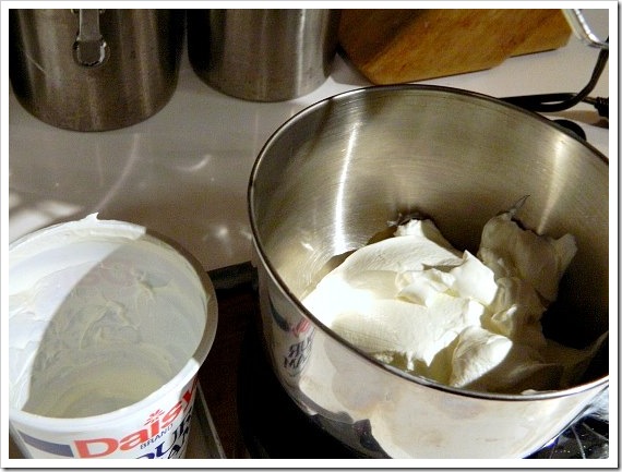 Cheesecake Sour Cream Top (550x413) (2)