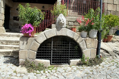 [Marialva%2520-%2520Gl%25C3%25B3ria%2520Ishizaka%2520-%2520%2520Fonte%2520de%2520mergulho%25204%255B4%255D.jpg]