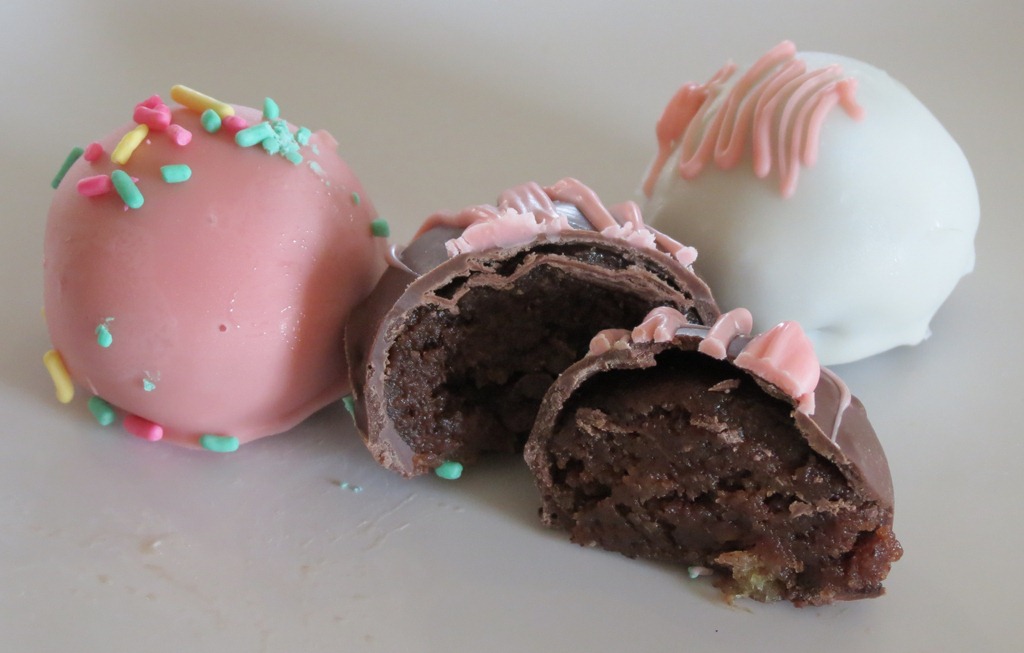[Cinnamon%2520Chocolate%2520Chip%2520Banana%2520Cake%2520Truffles%25203%255B4%255D.jpg]