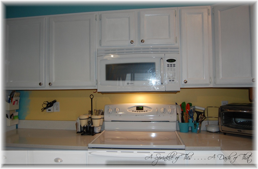 [kitchen%2520cabinets%2520after%2520knobs%2520%257BA%2520Sprinkle%2520of%2520This%2520.%2520.%2520.%2520.%2520A%2520Dash%2520of%2520That%257D%255B3%255D.jpg]