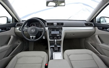 2012-Volkswagen-Passat-SE-cockpit