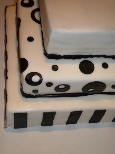 Black and White square 3 tiered cake wwwkerascreationsblogspotcom 