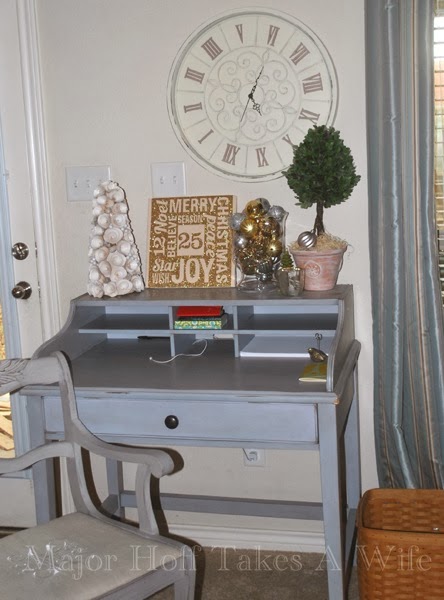 Living Room Desk Christmas.jpg Living Room Desk Christmas