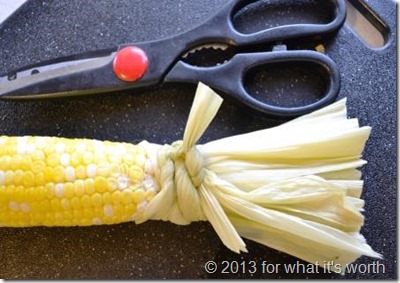 How to tie corn husk handle on roasted corn