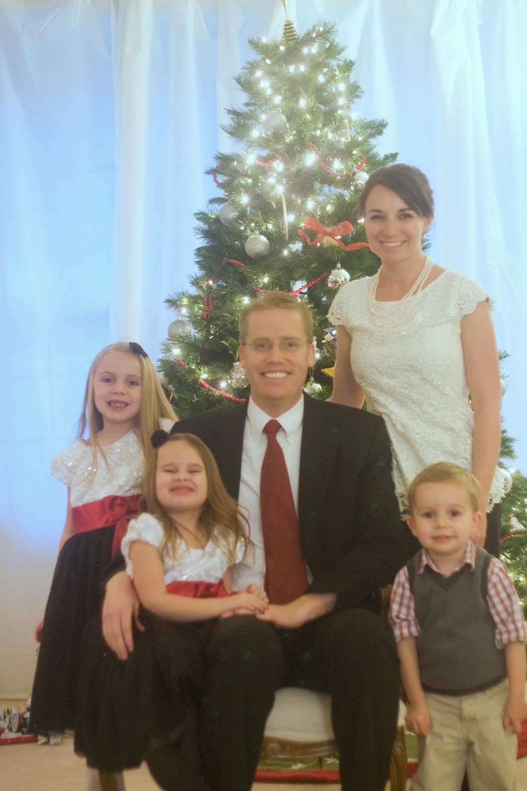 [12.23.13%2520family%2520christmas%2520photo%25202%255B4%255D.jpg]