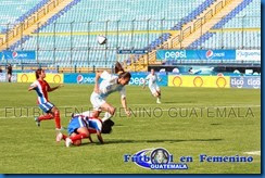 Diana Barrera se come un gol hecho por no dar el balon al cierre de una campañera guate (3)